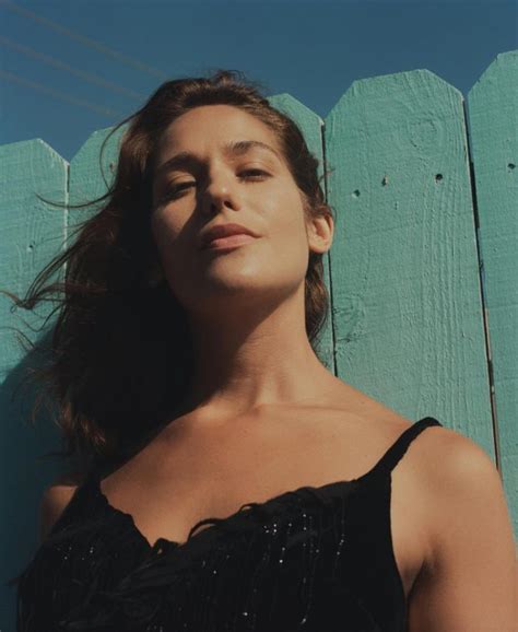 Lola Kirke Announces Ep Shares Video For New Track Mama
