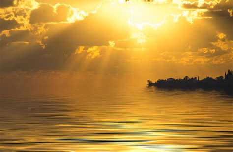 Seascape With A Beautiful Sunset And Sun Rays 2408892 Stock Photo At
