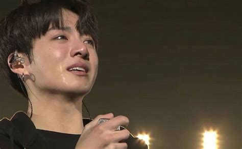 Jungkook Crying During His Ment Bts Wings Tour Final Jungkook Bts