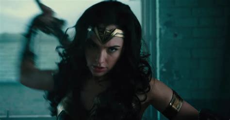 The Empowering Fatherlessness Of Wonder Woman Huffpost