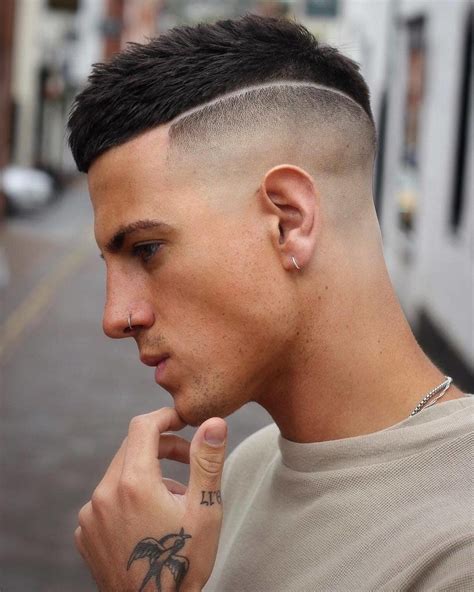 A round face opens up several creative opportunities for your barber without a doubt, making it easier to find your perfect style. Hairstyles For Men Round Face » Hairstyles Pictures