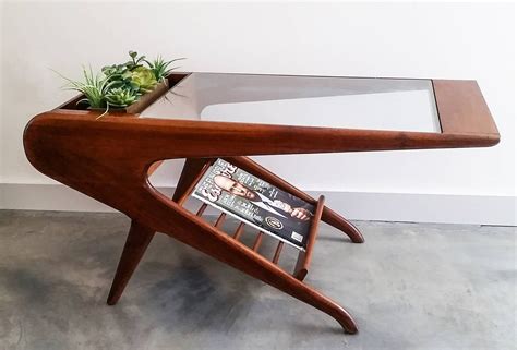 Modernism rebuilds the american dream. Sculptural Mid-Century Coffee Table in the Style of Ico ...