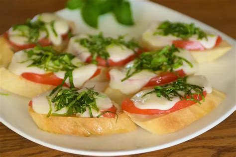 Buffallo Mozzarella Tomato Basil Appetizers Recipe