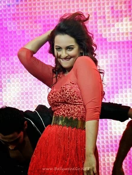 Sonakshi Sinha Hot Sexy Dance Photos At Iifa 2014 Spicy Hot Pictures