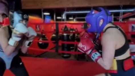 Female Boxing Sparring At Benavidez Gym Esnews Boxing Youtube