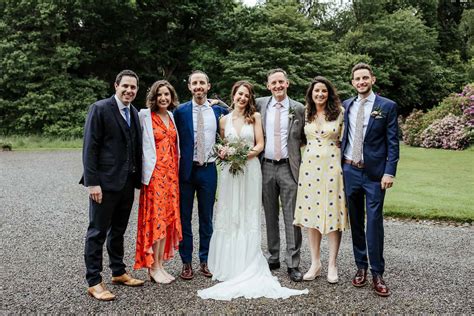 Mywed • community of 60 000 professional family, portrait & wedding photographers. Family Wedding Photos - Timeless and Stress-Free | Olga Hogan