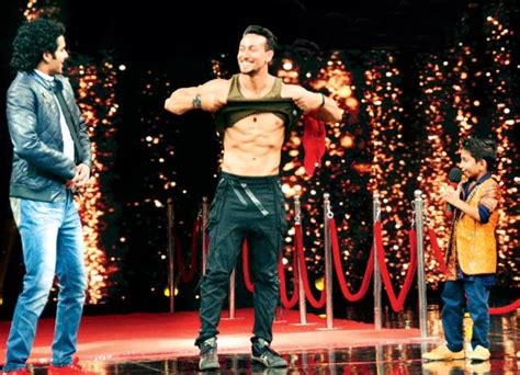 Tiger Shroff Shows Off His Six Pack Abs And Dance