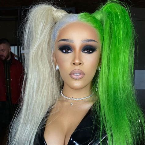 Lace Front Wigs On Instagram “doja Cat Wearing The Playful Ponies 😃😃😃😃 💚💚💚 Follow Wigology101