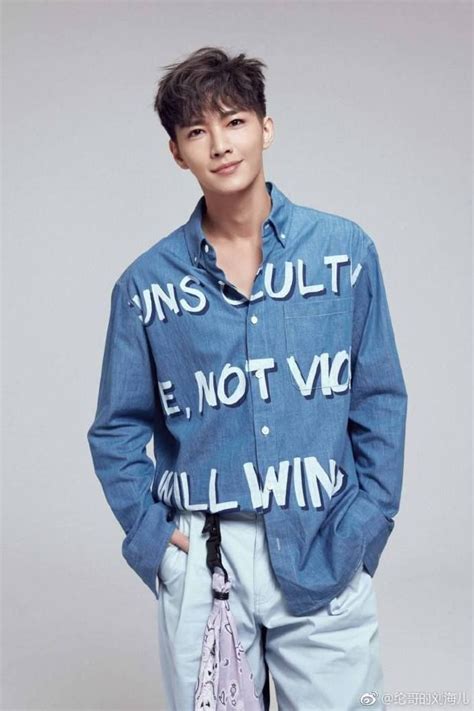 I do not own this song, it belongs to its rightful owners. 炎亚纶_AaronYan new EP Dear monster #Aaron #Aaronyan (With images) | Aaron yan, Pretty men, Yan