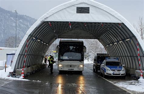 Die staatsgrenze zur republik italien ist mit 782 kilometern die längste staatsgrenze der schweizerischen eidgenossenschaft. Festnahme von Schleusern durch Bundespolizei an der ...