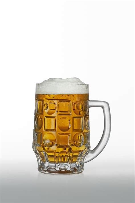 Voller Bierkrug Mit Bier Und Schaum Stockfoto Bild Von Schaumgummi
