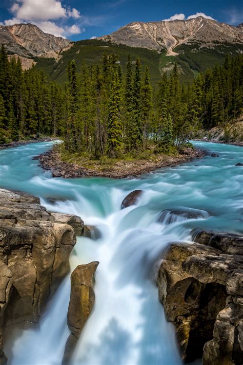 Sunwapta Falls A Pair Of Waterfalls National Parks Banff National
