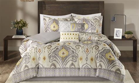 Consider how the colors or pattern in your queen bedding no matter the look you choose, make sure your queen size bedding is machine washable for easy care. Tips on Buying a Queen Comforter Set - Overstock.com
