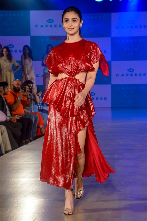 Alia Bhatt Walks For Capreses New Collection Silverscreen India