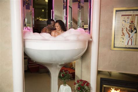 Enjoy A Champagne Glass Tub For 2 In The Poconomtns Poconos Resort