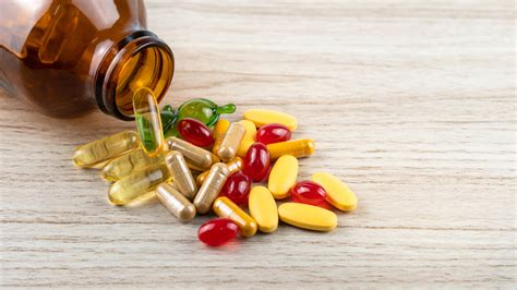 Tubuh bakal berada di bawah perlindungan vitamin b12 bila vitamin ini diasup dengan baik dan pada dosis yang tepat. 7 Vitamin untuk Imun Tubuh, Apa Saja? | NGOVEE | Informasi ...
