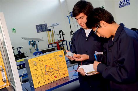 Ingeniería Electrónica Qué Es Campo Laboral Especializaciones Y Más