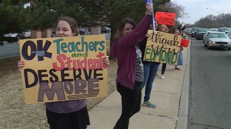 Oklahoma Schools Shut Down As Thousands Of Teachers Strike Kake