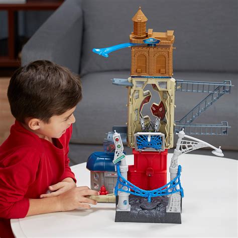 Amazon.com: Spider-Man: Homecoming Vulture Attack Set ...