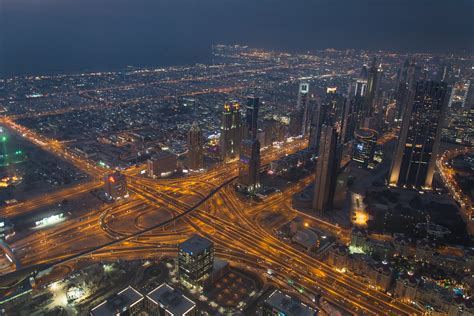 You get to watch a mesmerizing view of dubai from the 124 th and 125 th level of the tower. View from At the Top - Dubai Burj Khalifa Observation Deck ...