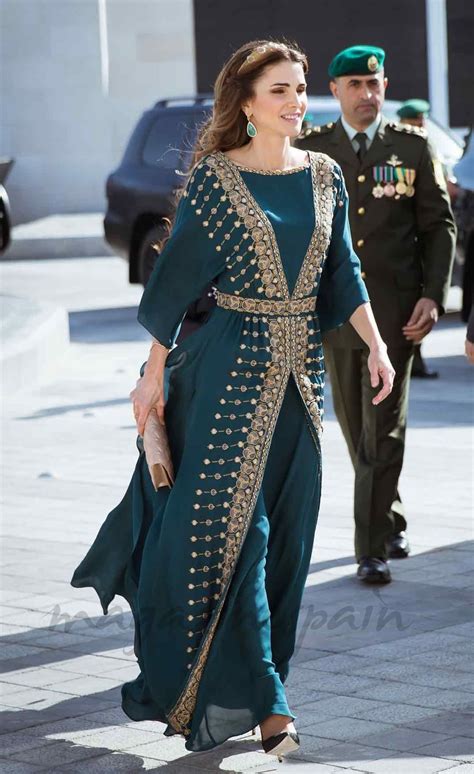 La Elegancia De La Reina Rania De Jordania Reine Robe Style Royal Idées