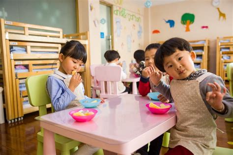 Makanan ini kaya dengan pelbagai protein, vitamin , zat besi, zink dan magnesium. Anak Anda Sihat Dengan Piramid Makanan Kanak-Kanak ...