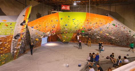 Indoor Rock Climbing And Bouldering In San Diego The Wall Climbing Gym
