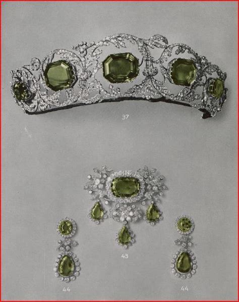 Tiara Archdss Isabella Peridots By Starrydiadem 17 Other Ideas To