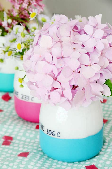 Diy Balloon Dipped Pantone Vases Curbly