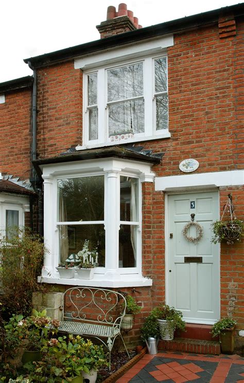 Victorian Cottage Decorated With Vintage Finds Victorian Terrace
