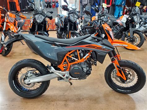 The ktm 690 smc r raises the bar in the supermotos stakes, thanks in part to a lightweight chassis, a legendary 690 lc4 motor and a sohisticated electronics package. New 2021 KTM 690 SMC R Motorcycles in Evansville, IN ...