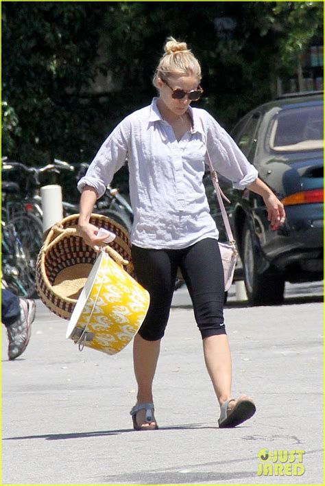 Visit us to select your services. Kristen Bell: CMT Awards 2012 Host!: Photo 2665983 ...