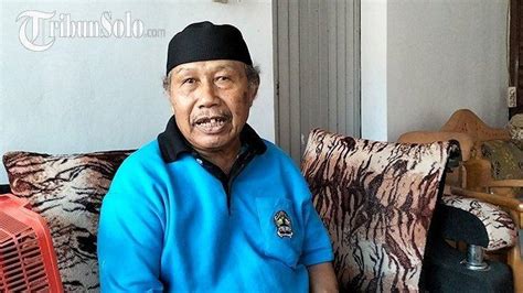 Suro Di Popongan 7 Pria Keliling Desa Tanpa Busana Demi Keselamatan Sesepuh Yang Ditunjuk