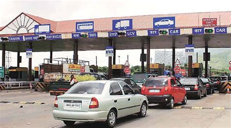 Pune Mumbai Expressway Toll Collectors Under Report Traffic By 50