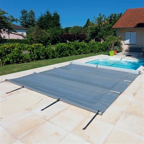 Couverture piscine étanche de grande résistance. Couverture piscine - La Boutique Desjoyaux