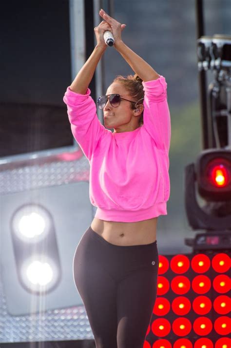 Jennifer Lopezs Hottest Looks Photos Of The Superstars Sexiest Outfits Jennifer Lopez Body