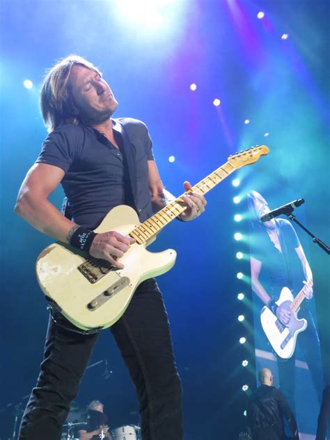 Beautiful To Watch Keith Urban ﻿ Play His Guitar The Way He Does And Feel The Music I His