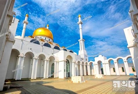 Astana Kasakhstan The Inner Yard Of Nur Astana Mosque One Of The