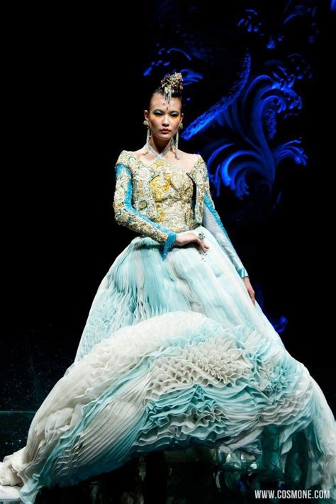 Pin On Guo Pei The Queen Of Chinas Haute Couture