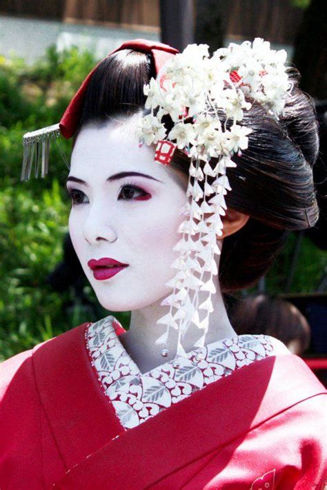 Japanese Geisha Costumes For Halloween More Art Geisha Geisha Makeup Geisha Hair Japanese