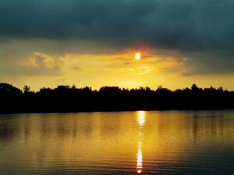 3200x2400 Sunset Horizon Lake Clouds Landscape Wallpaper
