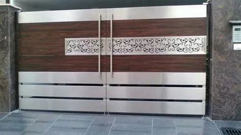 Modern Silver Stainless Steel Hinged Gate Material Grade 304 At Rs