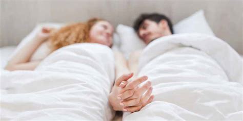 Posisi Tidur Pasangan Yang Romantis Dan Artinya INTHEBOX