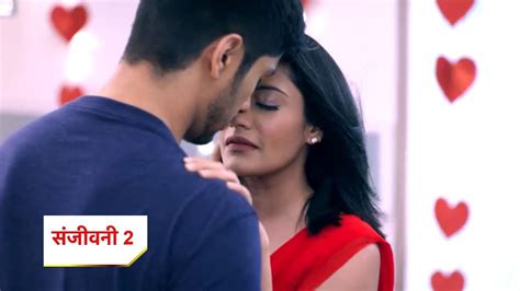 Sid Ishani Sizzle Intimate Romance As Ishani Wears Bold Hotness In Red Saree In Sanjivani 2