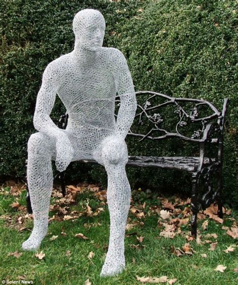 Chicken wire sculptor Derek Kinzett's amazing work | Daily ...