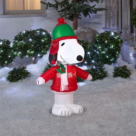 Whether or not you actually have a white christmas this year, keep the holiday spirit alive and sparkling with these awesome outdoor yard decorations. Snoopy Inflatable Christmas Yard Decorations | Fun Holiday ...