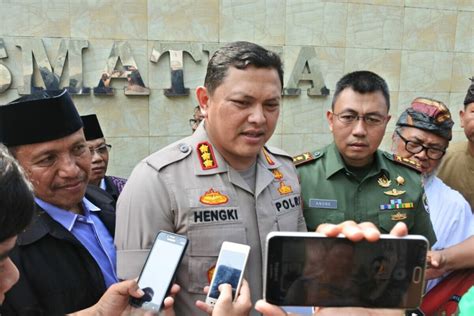 Terlibat Penjualan Senjata Ilegal Tiga Polisi Ditangkap Kompas Id