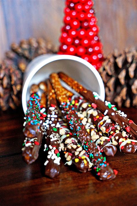 Holiday Chocolate Dipped Pretzels Are Fun To Make Chocolate Dipped