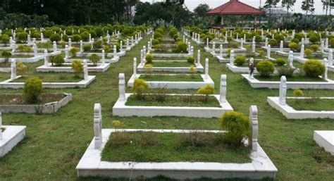 Bacaan talkin dan doa lepaslah dan selesai. Penting! Ini Doa Ziarah Kubur dan Bacaan Dzikir