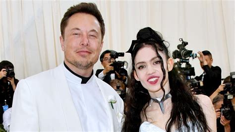 That's not totally known, but the pop cultural consensus seems to be that the elon was researching the idea of joking about rococo basilisk, and when he saw grimes had already joked about it, he reached out to her, says the insider. Elon Musk wird Papa: So skurril verkündet Freundin Grimes ...